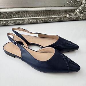 Journee Collection Women's Daphnne Slingback Pointed Cap Toe Flats. Navy. Size 1